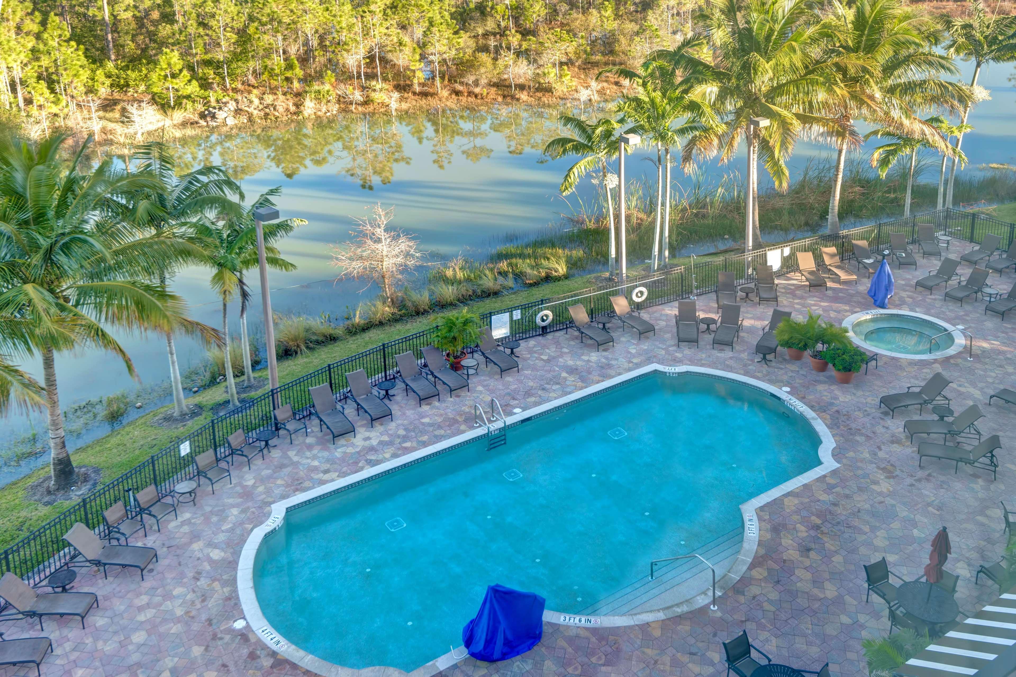 Embassy Suites Fort Myers - Estero Exteriör bild