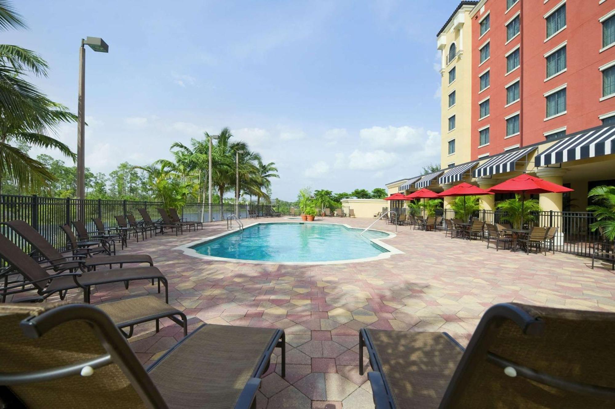 Embassy Suites Fort Myers - Estero Exteriör bild