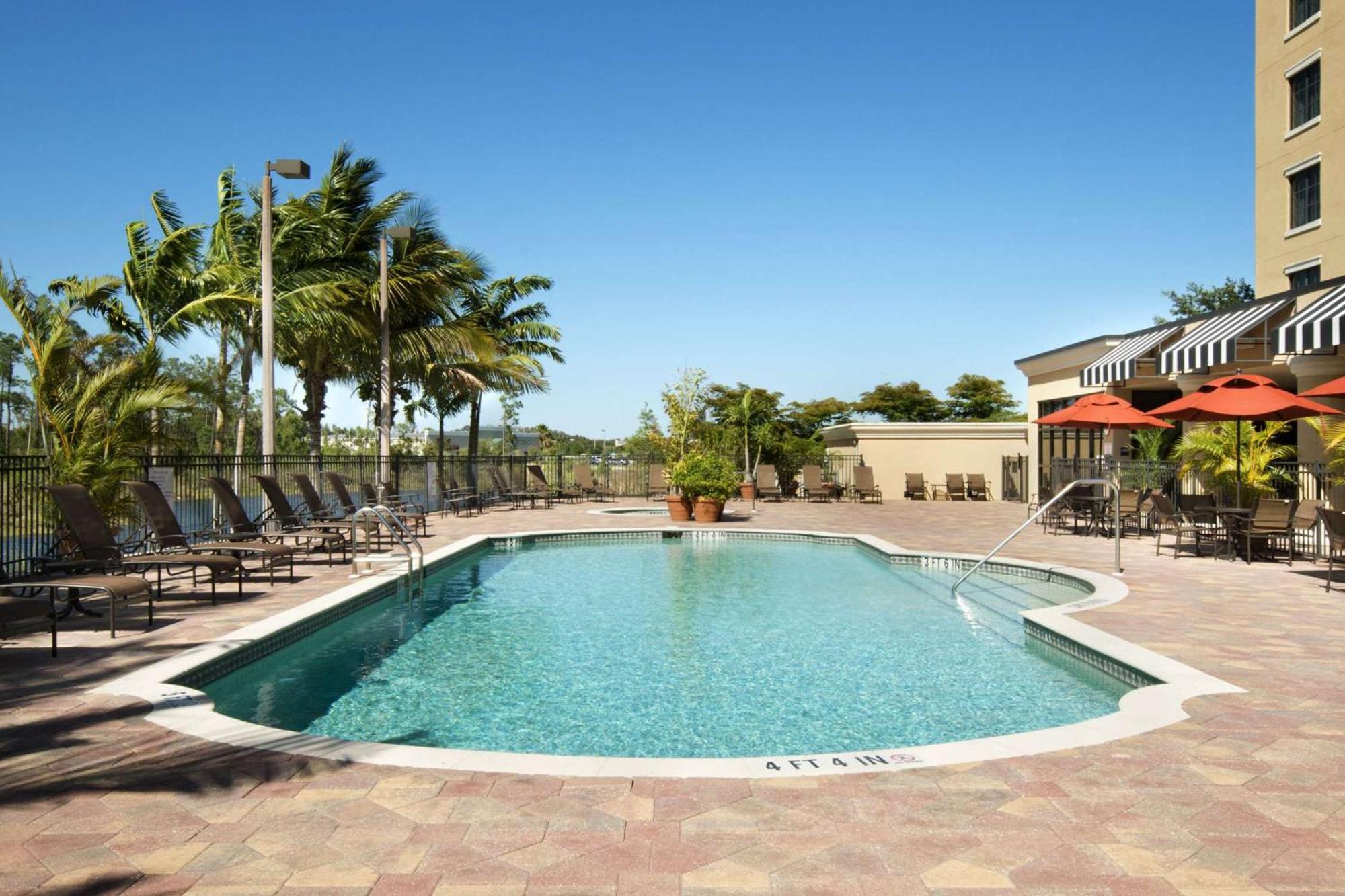 Embassy Suites Fort Myers - Estero Exteriör bild