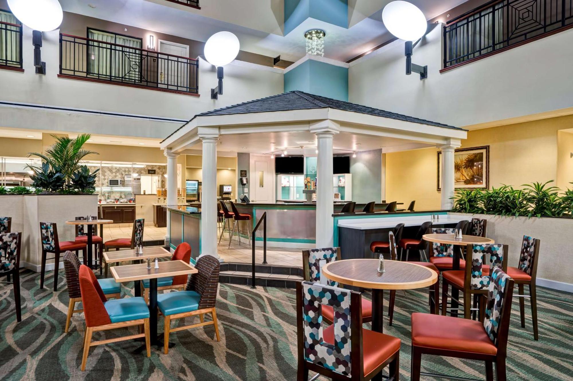 Embassy Suites Fort Myers - Estero Exteriör bild