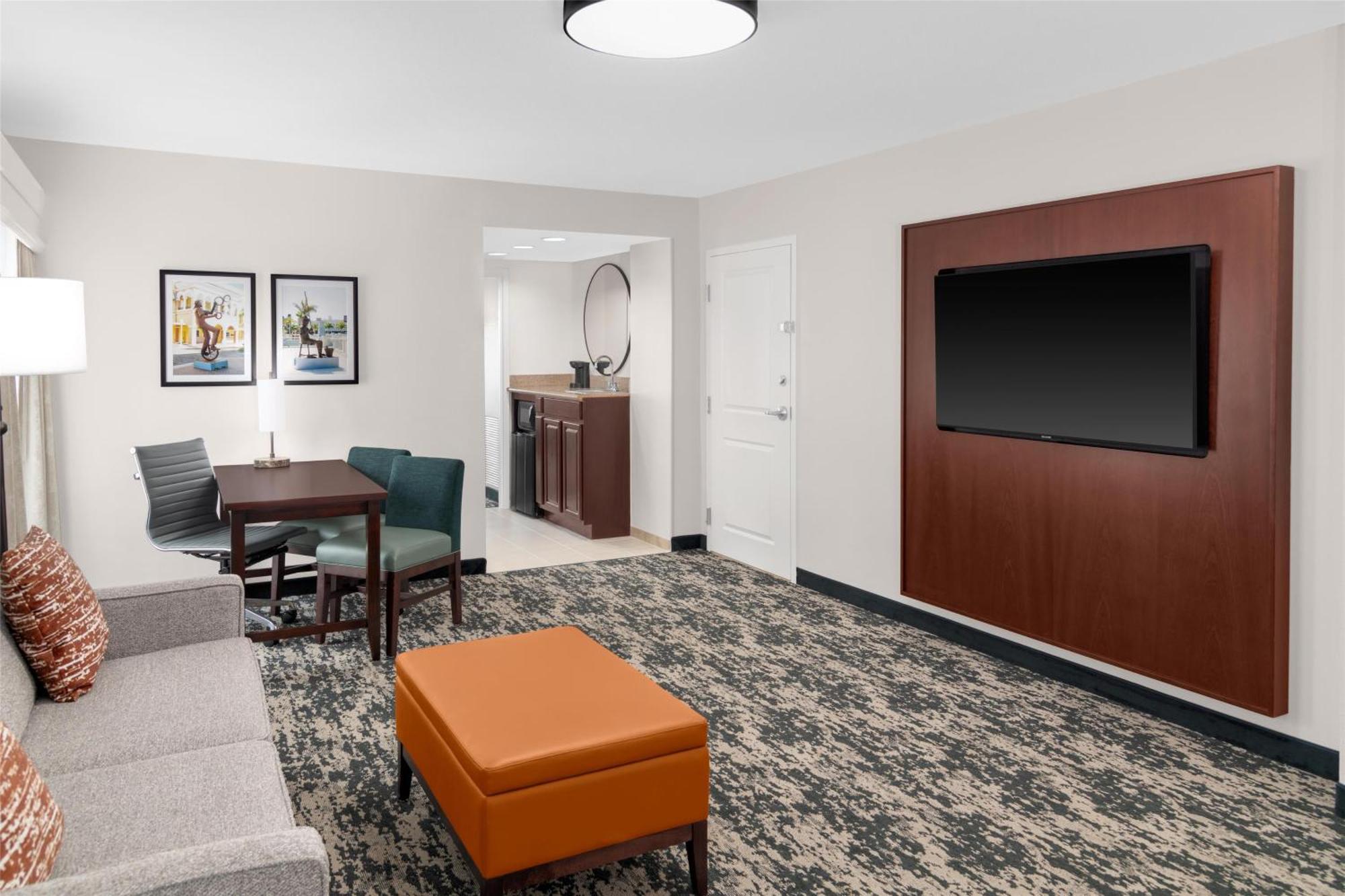 Embassy Suites Fort Myers - Estero Exteriör bild