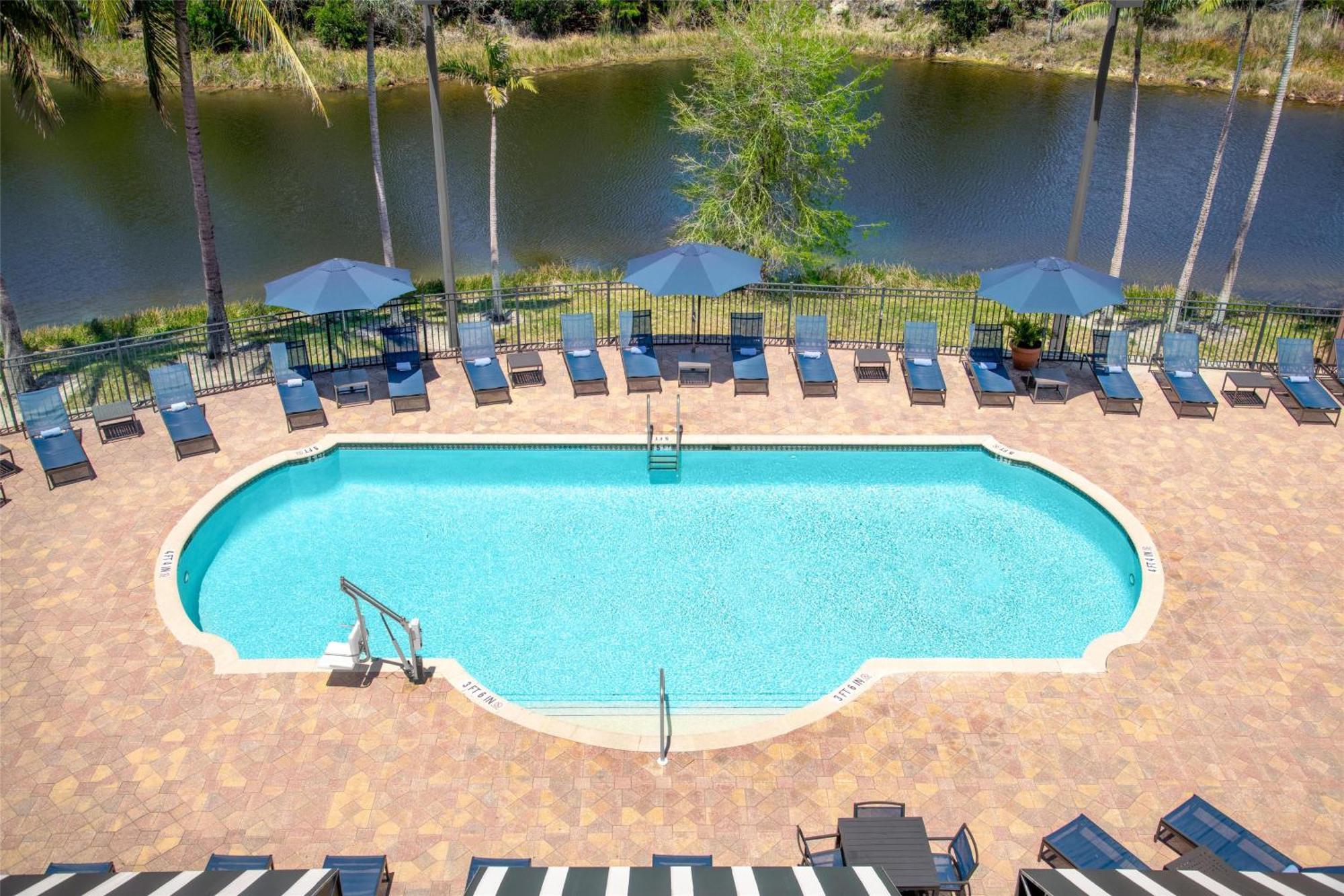 Embassy Suites Fort Myers - Estero Exteriör bild
