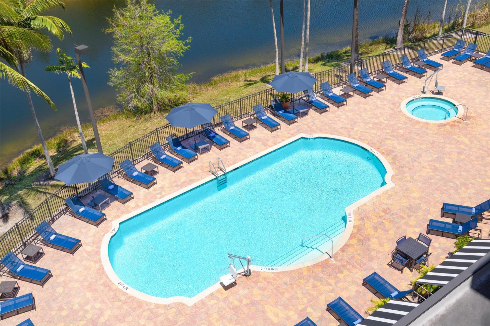 Embassy Suites Fort Myers - Estero Exteriör bild